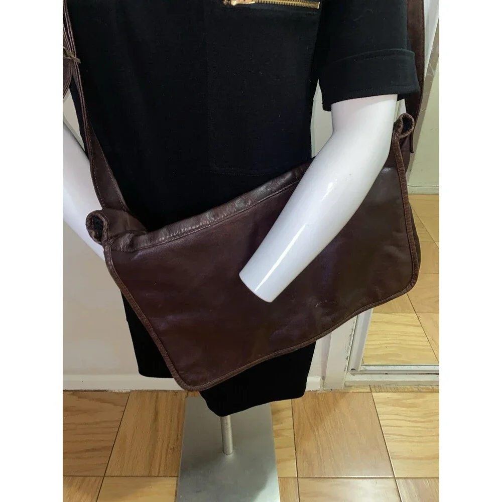 FRYE 100% Genuine Leather Messenger Bag, Dark Brown (Unisex) Butter Soft Strap - Picture 14 of 15